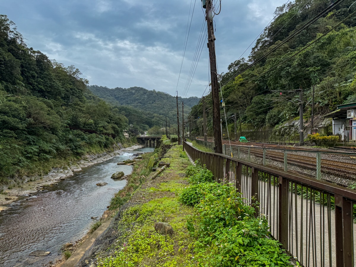 【三貂嶺車站】新北平溪隱藏景點推薦，開車到不了的秘境車站，探索三貂嶺瀑布群、百年礦業遺跡