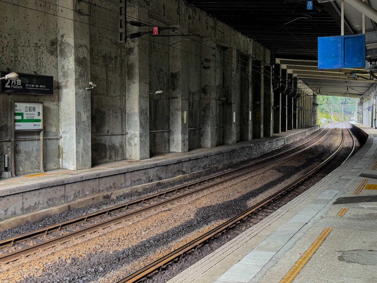 【三貂嶺車站】新北平溪隱藏景點推薦，開車到不了的秘境車站，探索三貂嶺瀑布群、百年礦業遺跡
