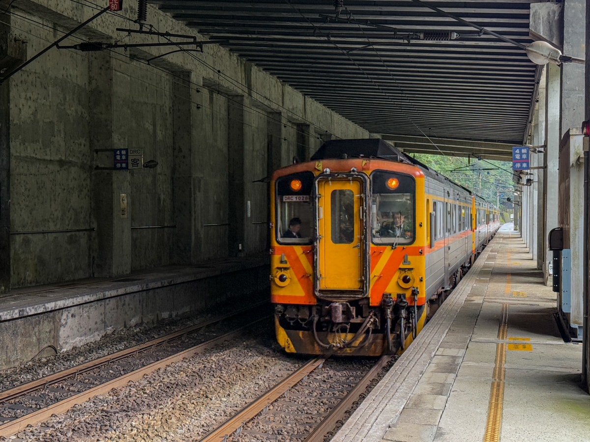 【三貂嶺車站】新北平溪隱藏景點推薦，開車到不了的秘境車站，探索三貂嶺瀑布群、百年礦業遺跡