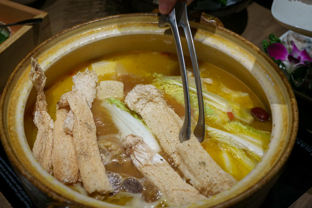 【星曜雞湯】台北中山必吃美食推薦，台灣雞湯界的LV，2880元起大啖全雞金湯！中山區頂級包場聚會首選