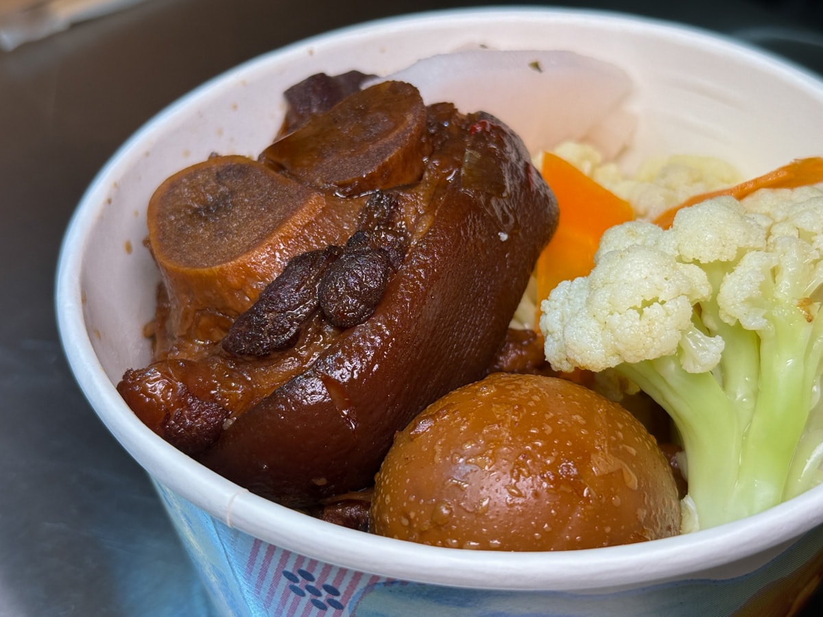 【狄咖滷肉飯】台北松山必吃宵夜推薦,60元起大啖深夜滷肉飯令人魂牽夢縈!營業到凌晨的深夜食堂! - 第10張圖 【狄咖滷肉飯】台北松山必吃宵夜推薦,60元起大啖深夜滷肉飯令人魂牽夢縈!營業到凌晨的深夜食堂!