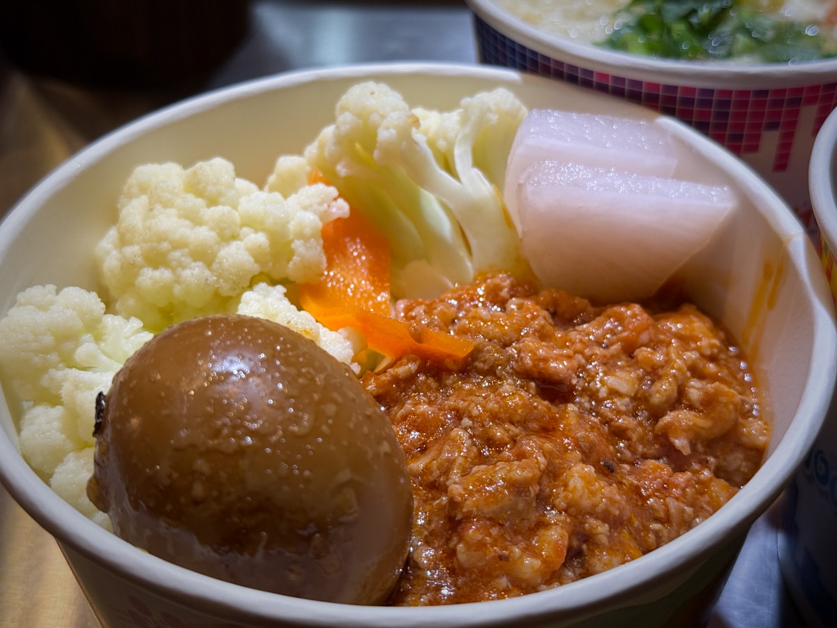 【狄咖滷肉飯】台北松山必吃宵夜推薦,60元起大啖深夜滷肉飯令人魂牽夢縈!營業到凌晨的深夜食堂! - 第16張圖 【狄咖滷肉飯】台北松山必吃宵夜推薦,60元起大啖深夜滷肉飯令人魂牽夢縈!營業到凌晨的深夜食堂!