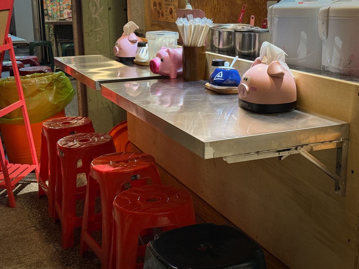 【狄咖滷肉飯】台北松山必吃宵夜推薦,60元起大啖深夜滷肉飯令人魂牽夢縈!營業到凌晨的深夜食堂! - 第4張圖 【狄咖滷肉飯】台北松山必吃宵夜推薦,60元起大啖深夜滷肉飯令人魂牽夢縈!營業到凌晨的深夜食堂!