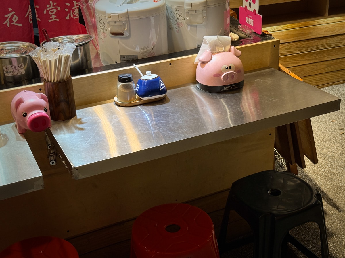 【狄咖滷肉飯】台北松山必吃宵夜推薦,60元起大啖深夜滷肉飯令人魂牽夢縈!營業到凌晨的深夜食堂! - 第5張圖 【狄咖滷肉飯】台北松山必吃宵夜推薦,60元起大啖深夜滷肉飯令人魂牽夢縈!營業到凌晨的深夜食堂!