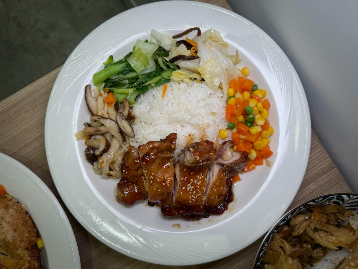 【極度飯桶】中和精緻便當推薦，14種便當飽足感滿分！內用自取享免費湯品，致力成為便當店領導品牌！