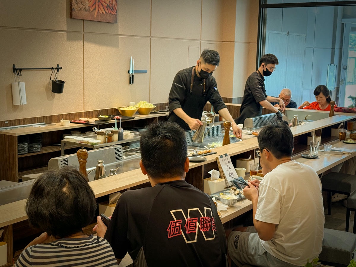 【弎食鉄板料理】彰化員林必吃美食推薦，大啖10種鐵板燒主食，加購145元升級套餐超划算！無預約制現場候位
