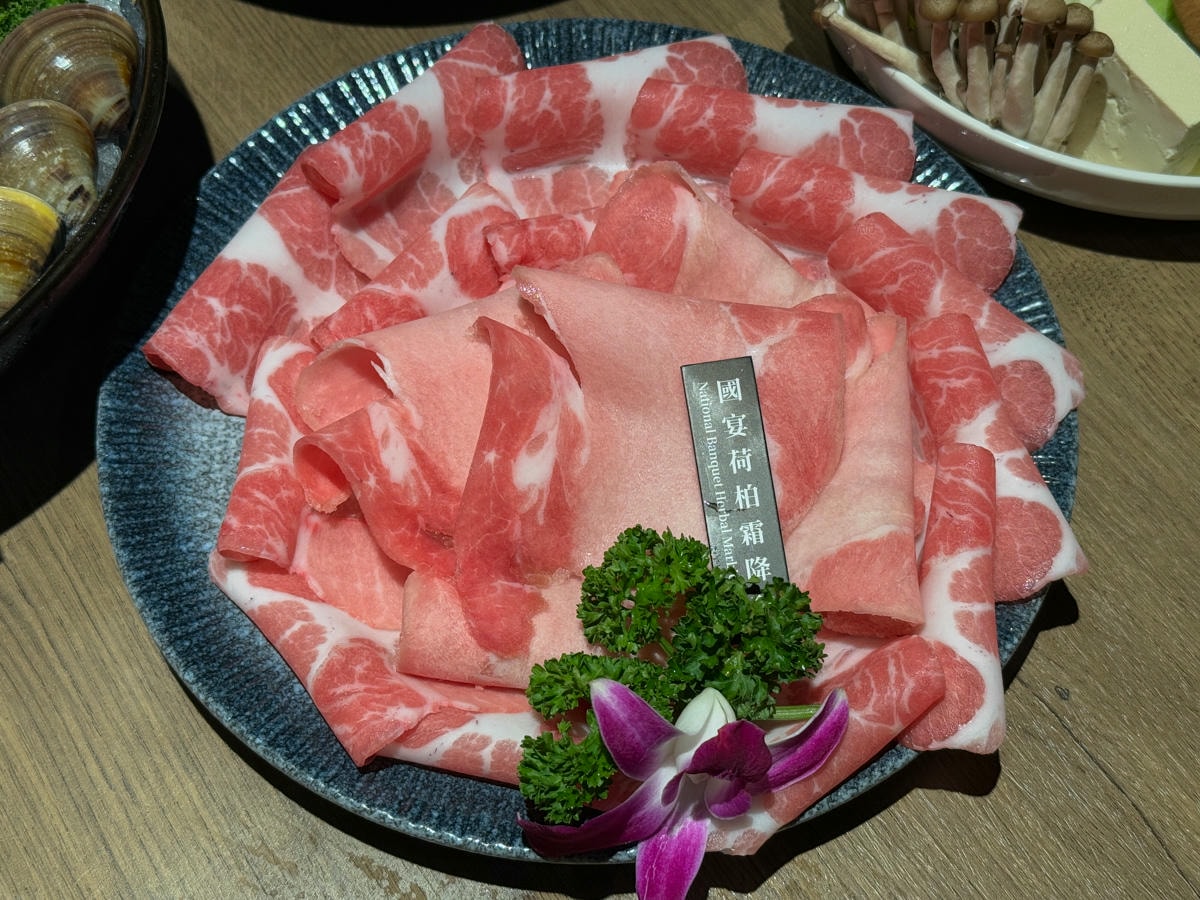 【星曜雞湯】台北中山必吃美食推薦，台灣雞湯界的LV，2880元起大啖全雞金湯！中山區頂級包場聚會首選
