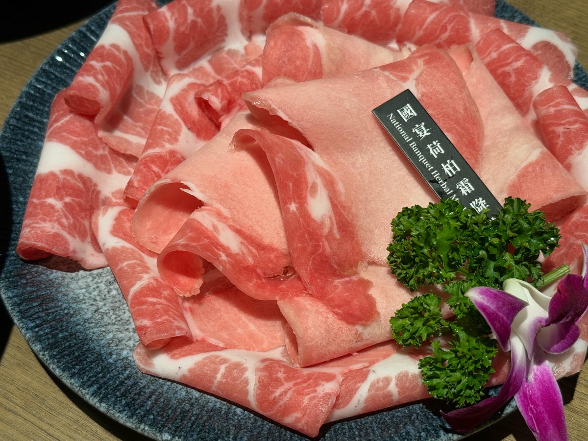 【星曜雞湯】台北中山必吃美食推薦，台灣雞湯界的LV，2880元起大啖全雞金湯！中山區頂級包場聚會首選
