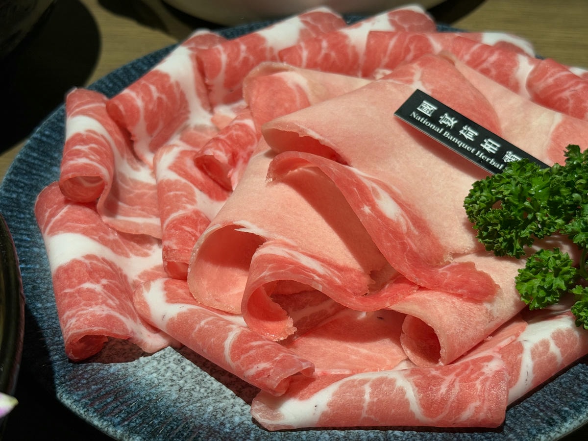 【星曜雞湯】台北中山必吃美食推薦，台灣雞湯界的LV，2880元起大啖全雞金湯！中山區頂級包場聚會首選