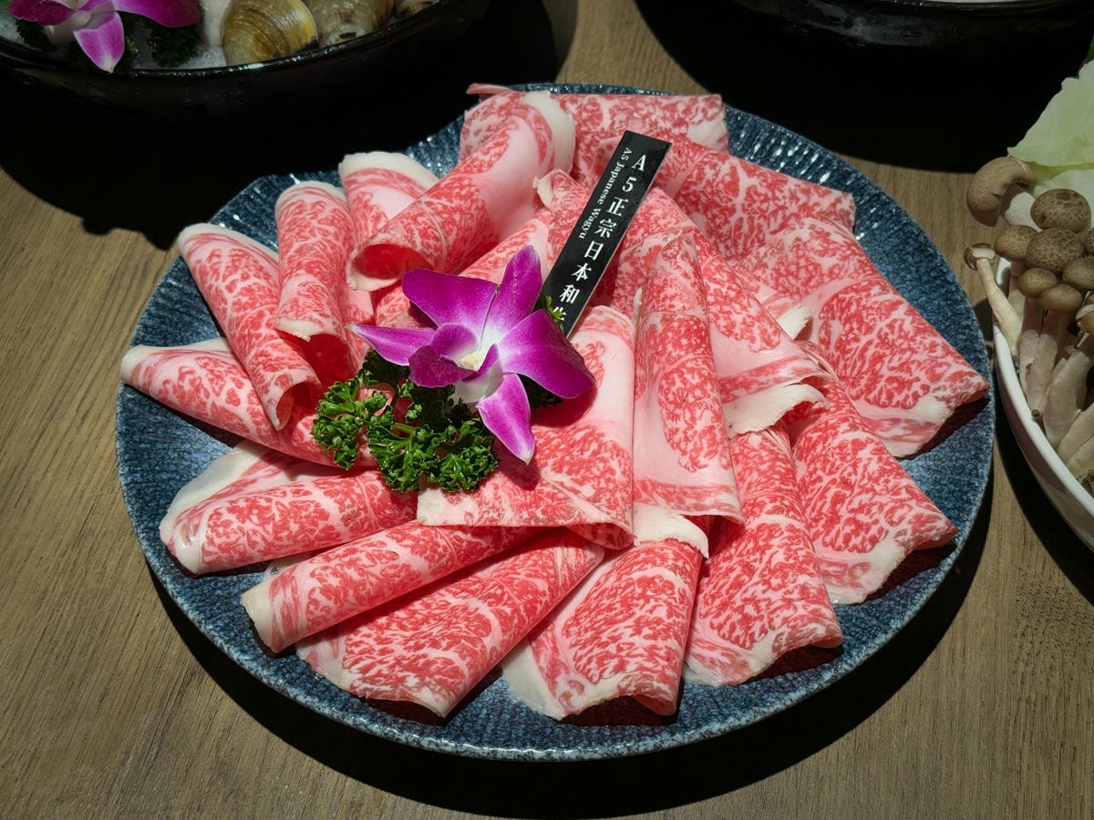 【星曜雞湯】台北中山必吃美食推薦，台灣雞湯界的LV，2880元起大啖全雞金湯！中山區頂級包場聚會首選