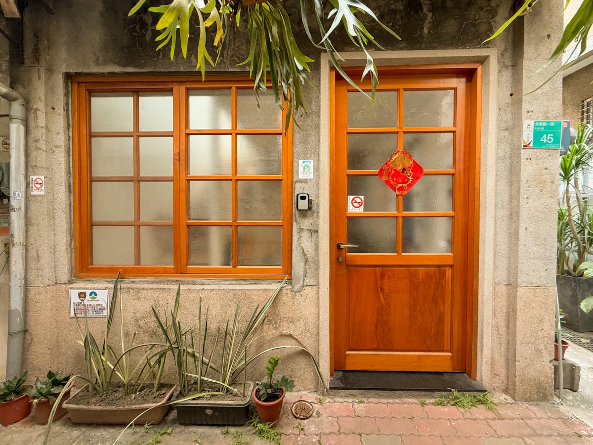 【樸宿】台南中西區老宅包棟民宿，樓中樓四人房小包棟，小團體出遊平價住宿首選！