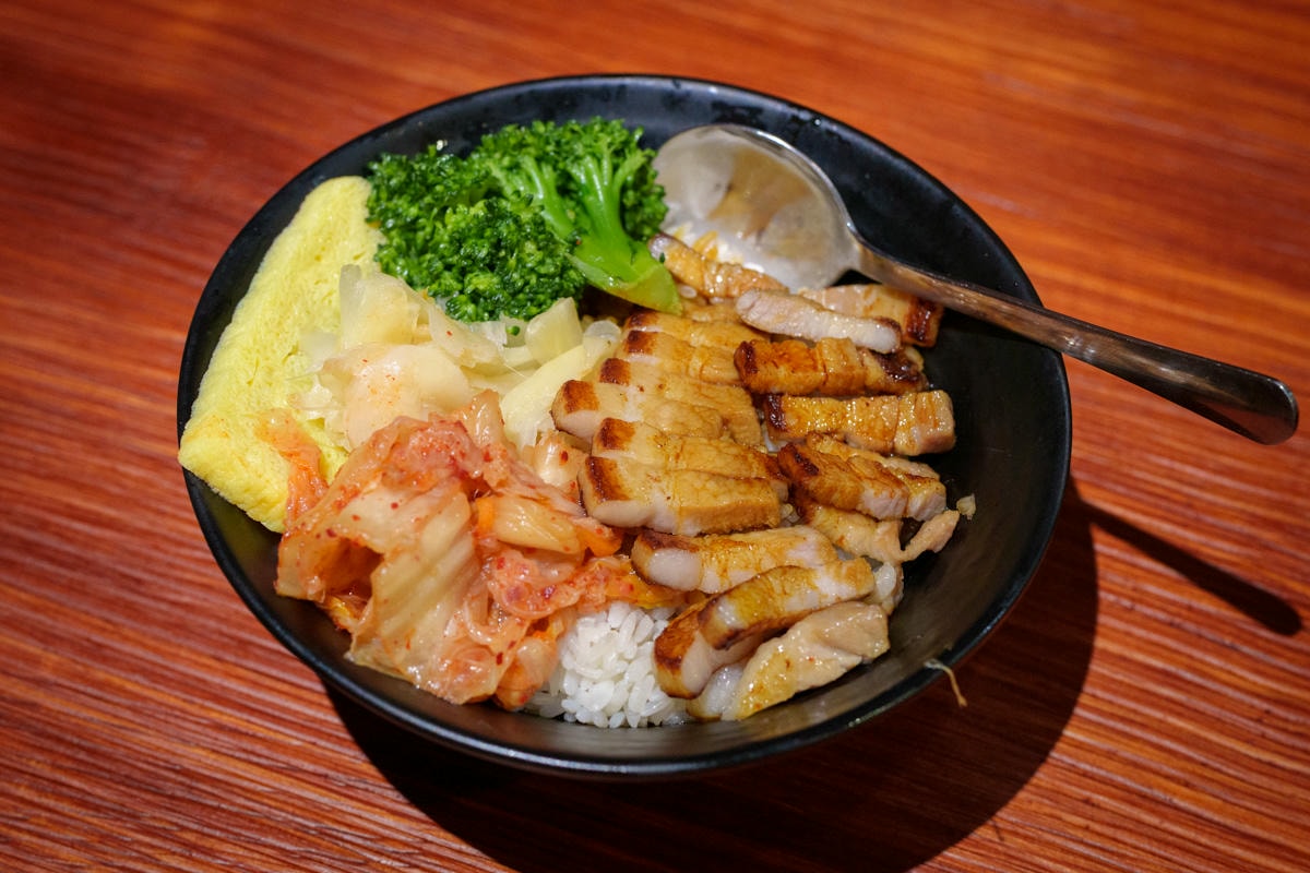 【鏊屋 串燒/壽司/酒場】板橋新埔居酒屋推薦，特色必吃握壽司、刺身，大啖各式特色料理，陽明街上最美居酒屋！