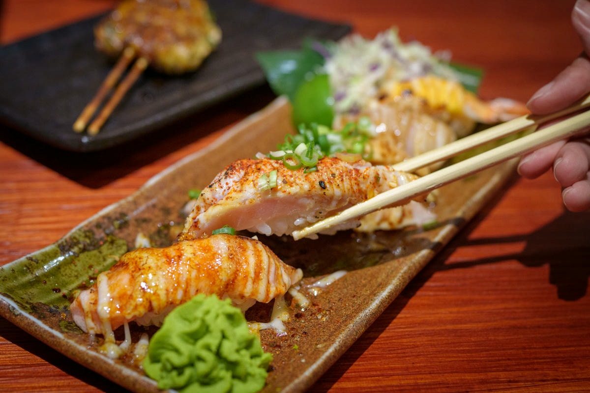 【鏊屋 串燒/壽司/酒場】板橋新埔居酒屋推薦，特色必吃握壽司、刺身，大啖各式特色料理，陽明街上最美居酒屋！