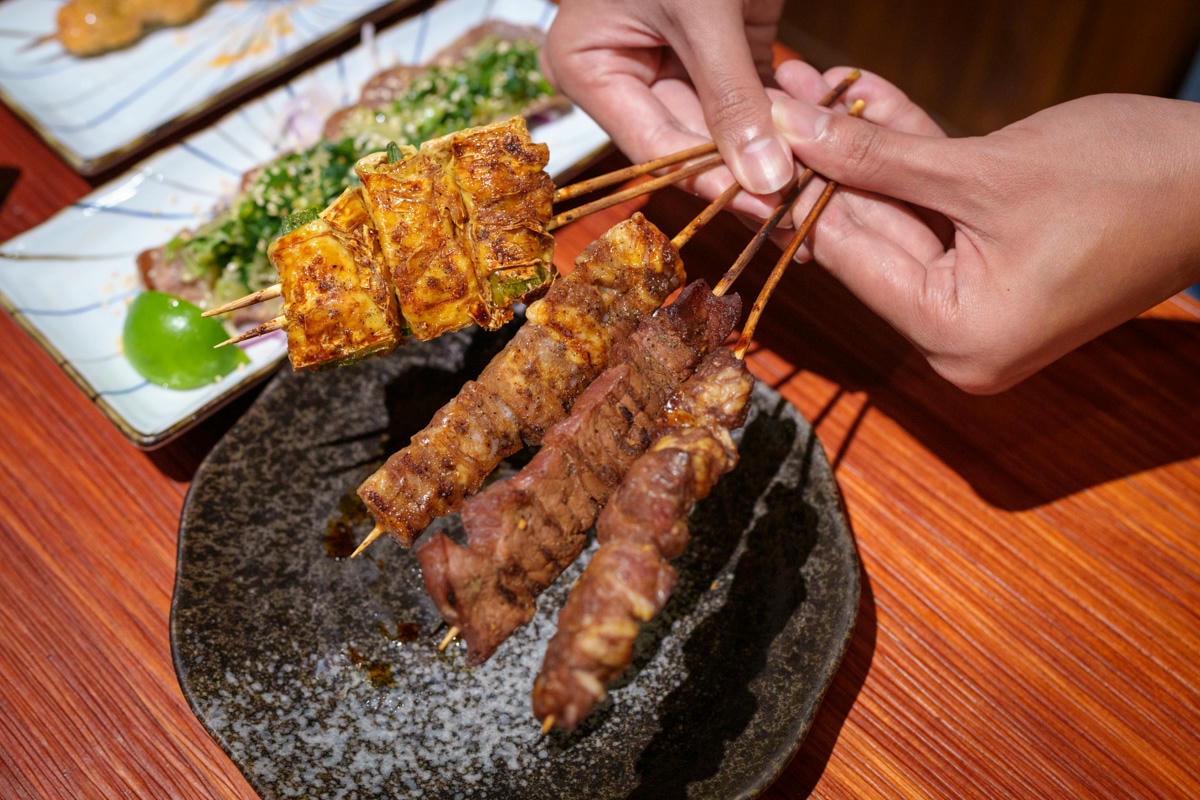 【鏊屋 串燒/壽司/酒場】板橋新埔居酒屋推薦，特色必吃握壽司、刺身，大啖各式特色料理，陽明街上最美居酒屋！