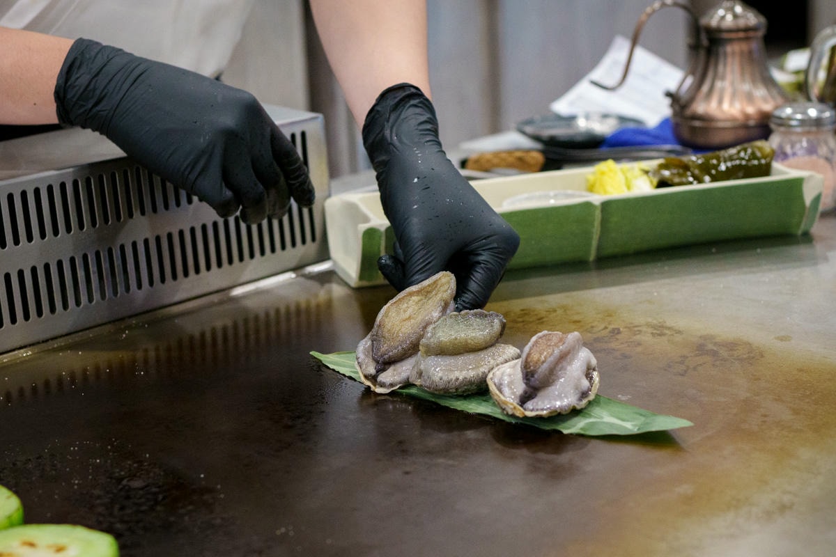 【明水然．樂】宜蘭礁溪慶生聚餐美食推薦，Google 評論4.8高分頂級無菜單鐵板燒，2000元有找的小資族大享受！