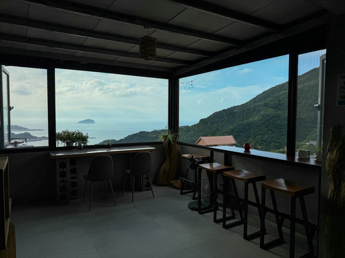 【晨午 X5 CAFE】九份老街景觀咖啡廳推薦，專業單品手沖咖啡、手作甜點，獨享壯闊山海美景！
