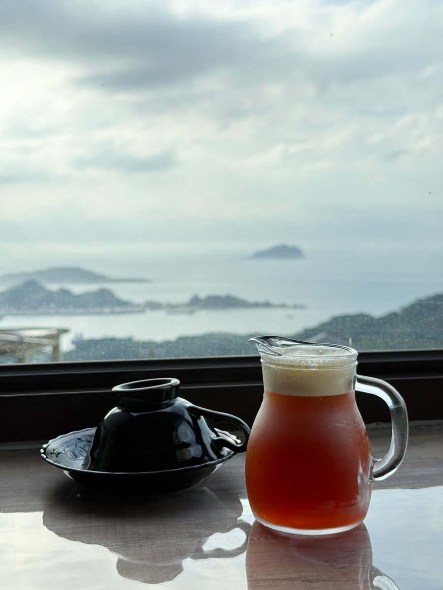 【晨午 X5 CAFE】九份老街景觀咖啡廳推薦，專業單品手沖咖啡、手作甜點，獨享壯闊山海美景！