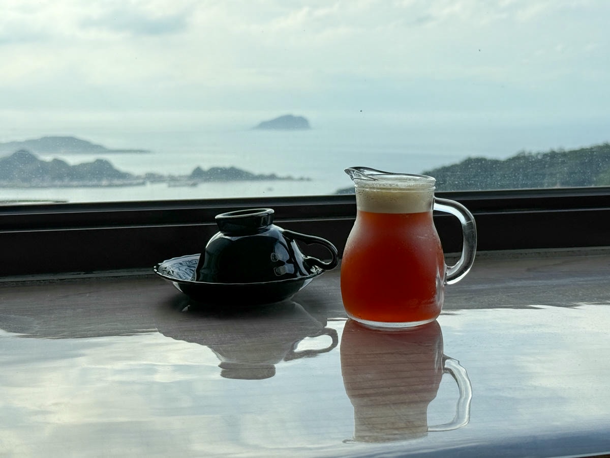【晨午 X5 CAFE】九份老街景觀咖啡廳推薦，專業單品手沖咖啡、手作甜點，獨享壯闊山海美景！