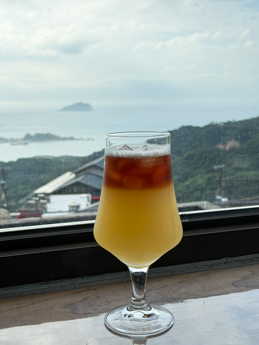 【晨午 X5 CAFE】九份老街景觀咖啡廳推薦，專業單品手沖咖啡、手作甜點，獨享壯闊山海美景！