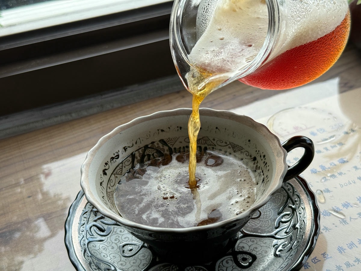 【晨午 X5 CAFE】九份老街景觀咖啡廳推薦，專業單品手沖咖啡、手作甜點，獨享壯闊山海美景！