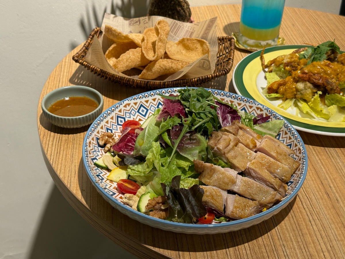 【泰妃 Thaiffee】台北行天宮評分最高美食推薦，道地泰式料理、特色飲品，深夜咖啡廳聚會人氣首選！