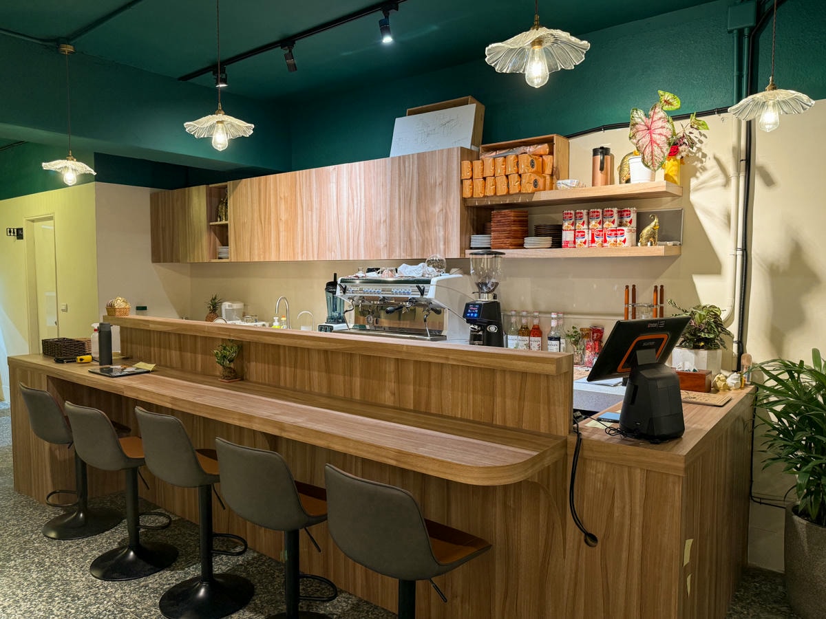 【泰妃 Thaiffee】台北行天宮評分最高美食推薦，道地泰式料理、特色飲品，深夜咖啡廳聚會人氣首選！