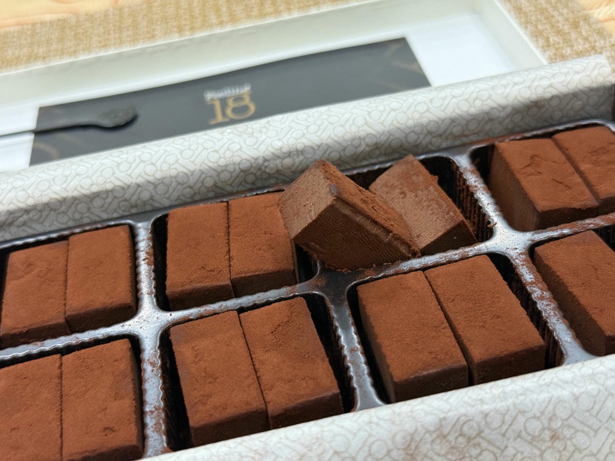 【Feeling18 巧克力工房】南投埔里人氣名產美食推薦，特色必吃義式手工冰淇淋、藏心巧克力、曲奇餅乾，在地最強伴手禮！