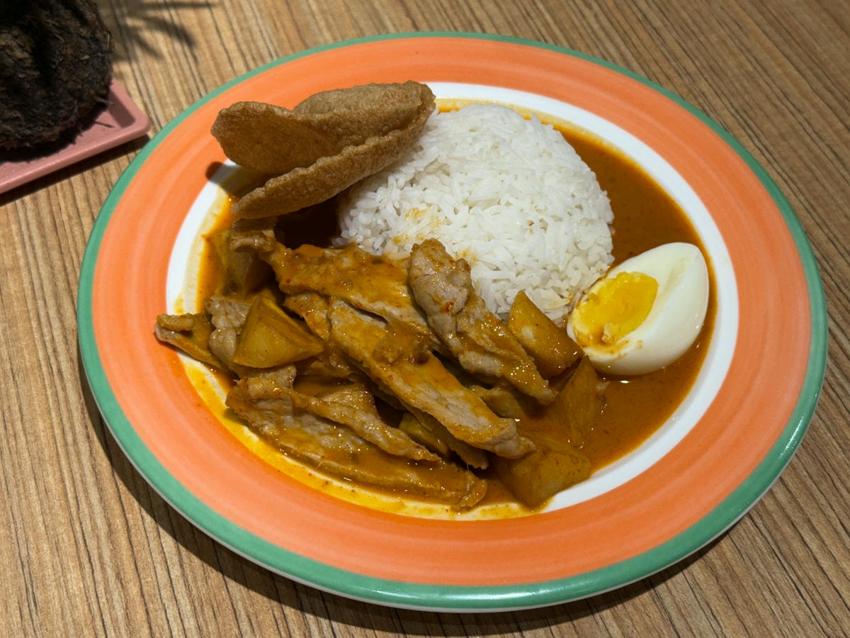 【泰妃 Thaiffee】台北行天宮評分最高美食推薦，道地泰式料理、特色飲品，深夜咖啡廳聚會人氣首選！