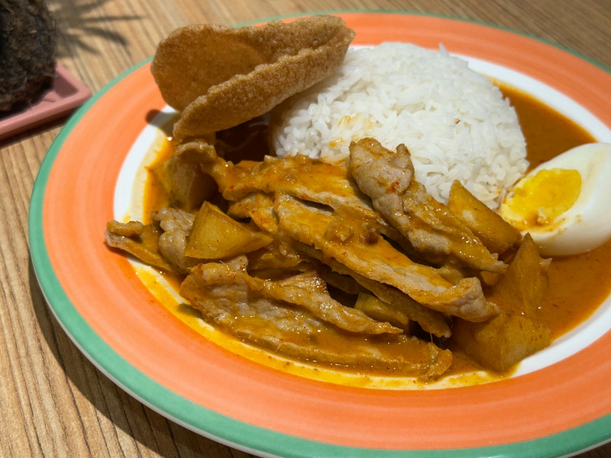 【泰妃 Thaiffee】台北行天宮評分最高美食推薦，道地泰式料理、特色飲品，深夜咖啡廳聚會人氣首選！