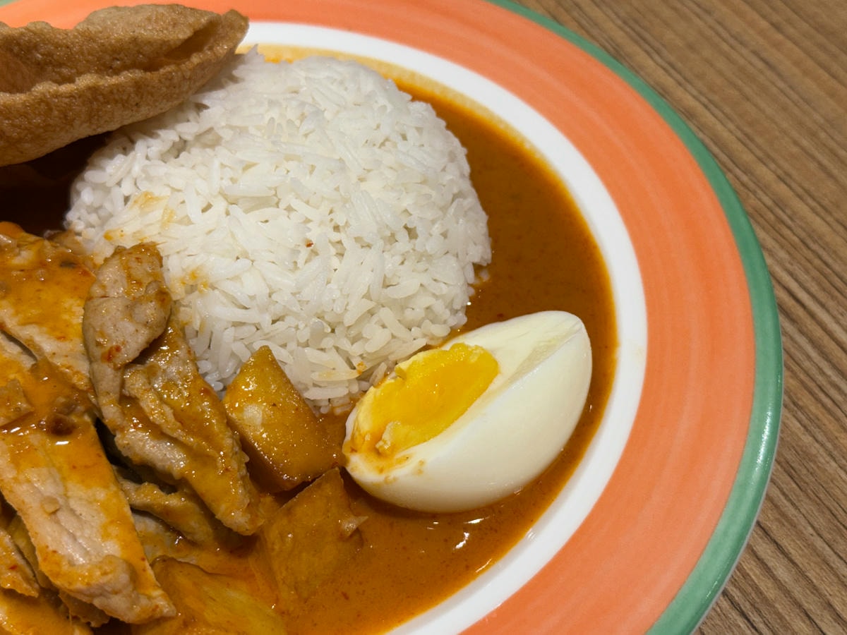 【泰妃 Thaiffee】台北行天宮評分最高美食推薦，道地泰式料理、特色飲品，深夜咖啡廳聚會人氣首選！