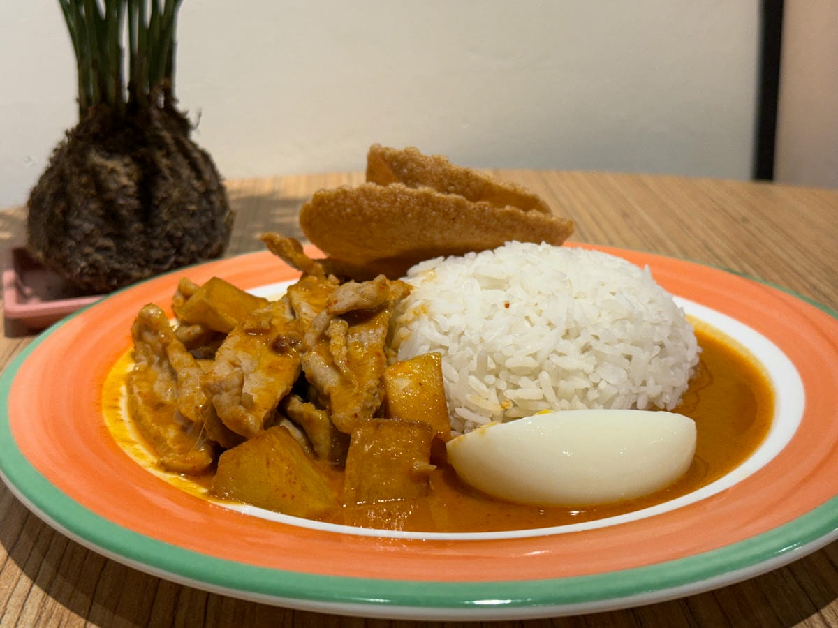 【泰妃 Thaiffee】台北行天宮評分最高美食推薦，道地泰式料理、特色飲品，深夜咖啡廳聚會人氣首選！