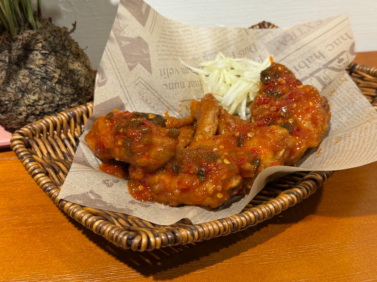 【泰妃 Thaiffee】台北行天宮評分最高美食推薦，道地泰式料理、特色飲品，深夜咖啡廳聚會人氣首選！