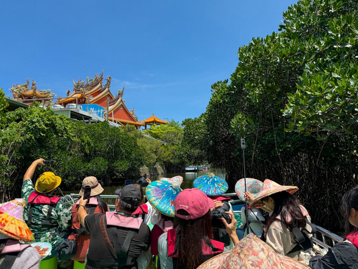 【四草綠色隧道】台南安南區景點推薦，最新費用、航班時間全攻略，一年四季都很美的台版亞馬遜河綠色隧道！