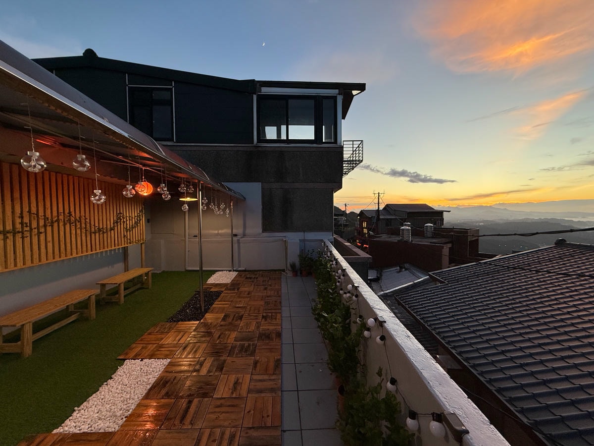 【微旅 weilu】九份老街平價住宿推薦，6大唯美房型，獨家露天觀景台遠眺山海美景！慢活渡假的休憩空間！