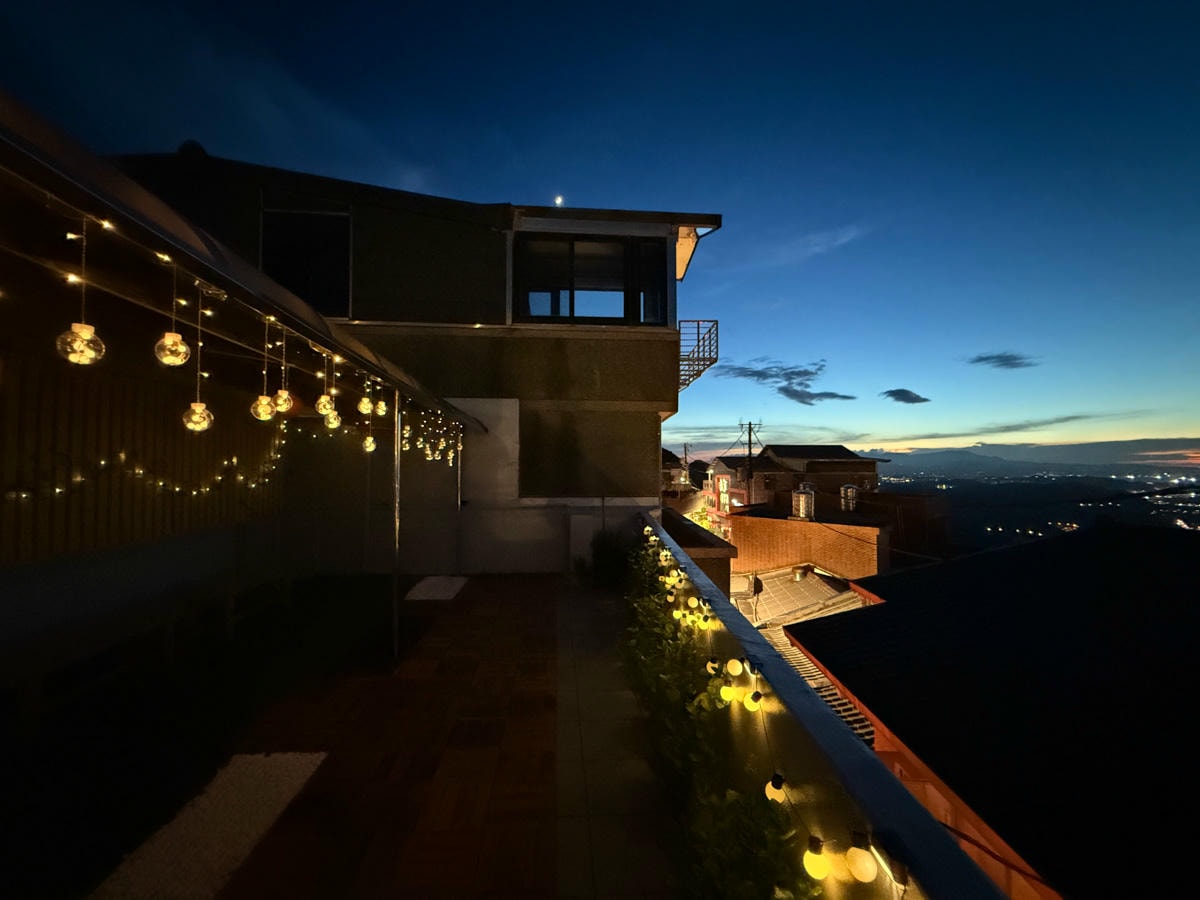 【微旅 weilu】九份老街平價住宿推薦，6大唯美房型，獨家露天觀景台遠眺山海美景！慢活渡假的休憩空間！