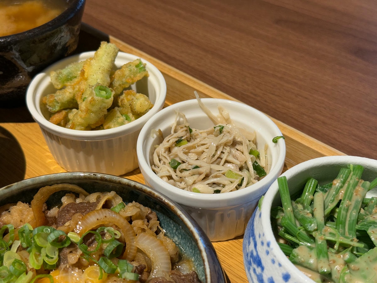【慕Mu 日式定食】台南中西區日本料理美食推薦，特色必吃4大定食，內用定食享湯飯無限量供應！