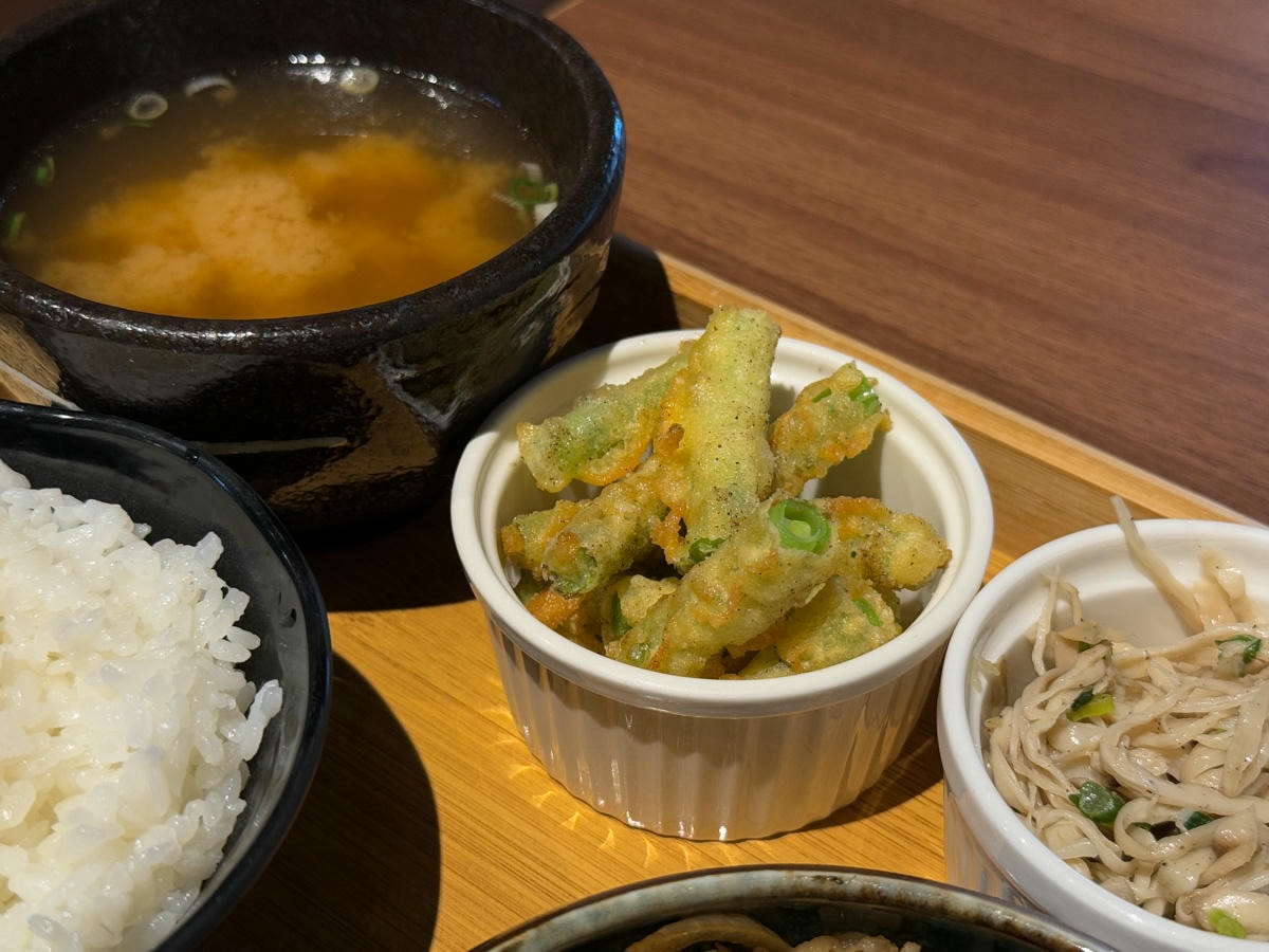 【慕Mu 日式定食】台南中西區日本料理美食推薦，特色必吃4大定食，內用定食享湯飯無限量供應！
