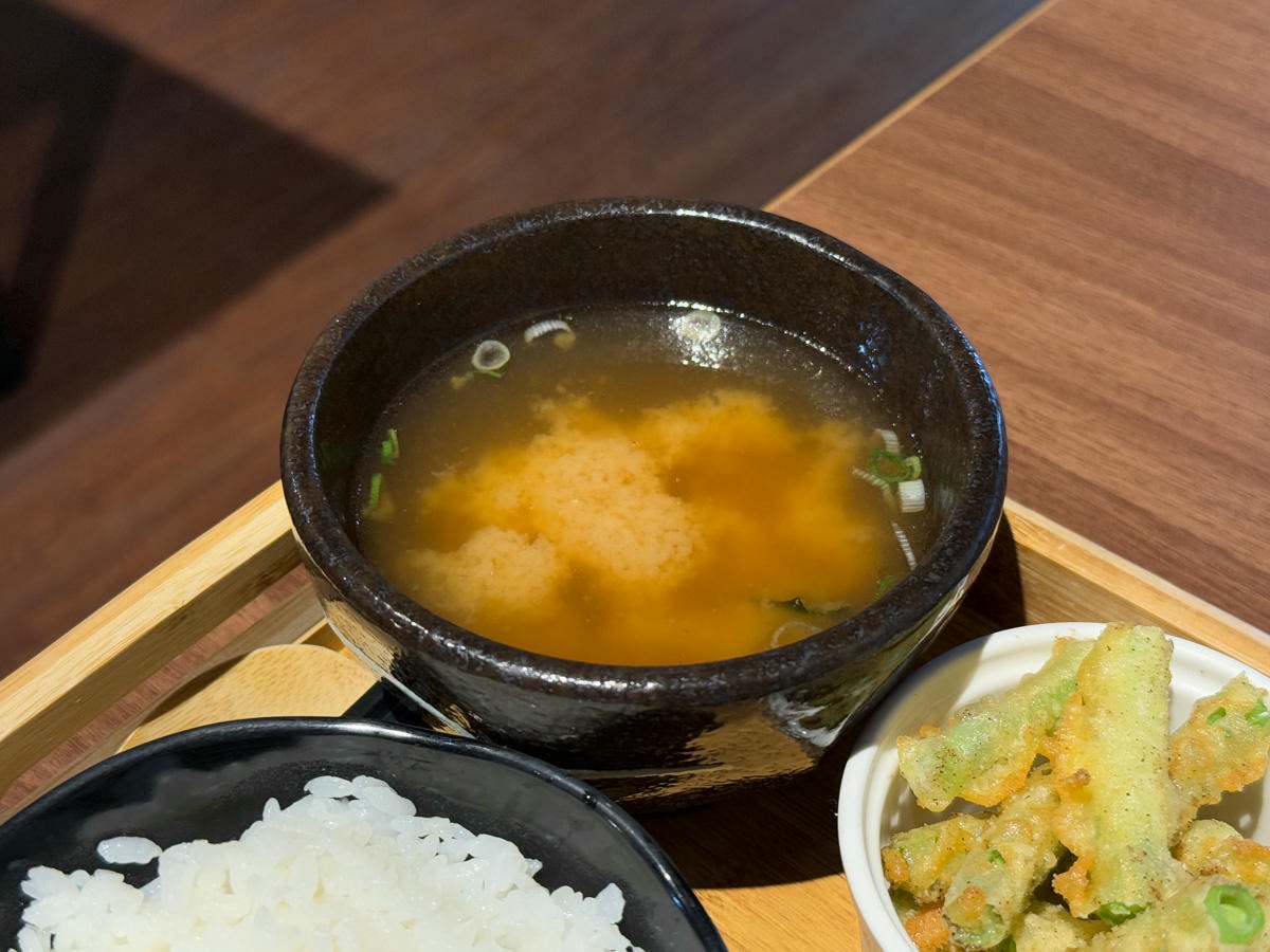 【慕Mu 日式定食】台南中西區日本料理美食推薦，特色必吃4大定食，內用定食享湯飯無限量供應！