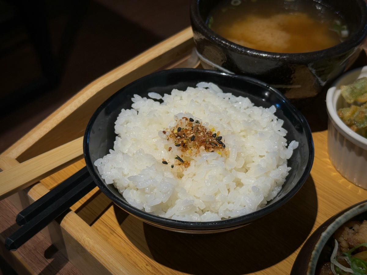 【慕Mu 日式定食】台南中西區日本料理美食推薦，特色必吃4大定食，內用定食享湯飯無限量供應！