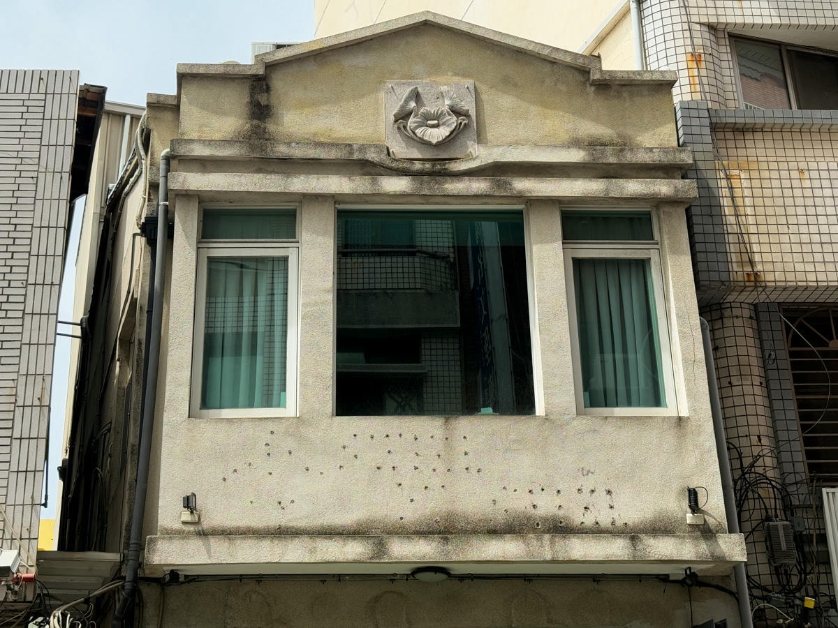 【梧藏 美萊茵旅宿】台南中西區人氣包棟民宿推薦,6-16人高評價住宿首選,內建KTV、電動麻將、大廳廚房的2層樓半大空間! - 第2張圖 【梧藏 美萊茵旅宿】台南中西區人氣包棟民宿推薦,6-16人高評價住宿首選,內建KTV、電動麻將、大廳廚房的2層樓半大空間!