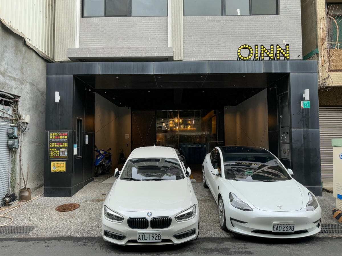 【台南行旅 OINN】台南武聖夜市附近住宿推薦，背包客最愛質感獨立床位，絕美套房及樓中樓，巷弄最開創性的設計旅店！