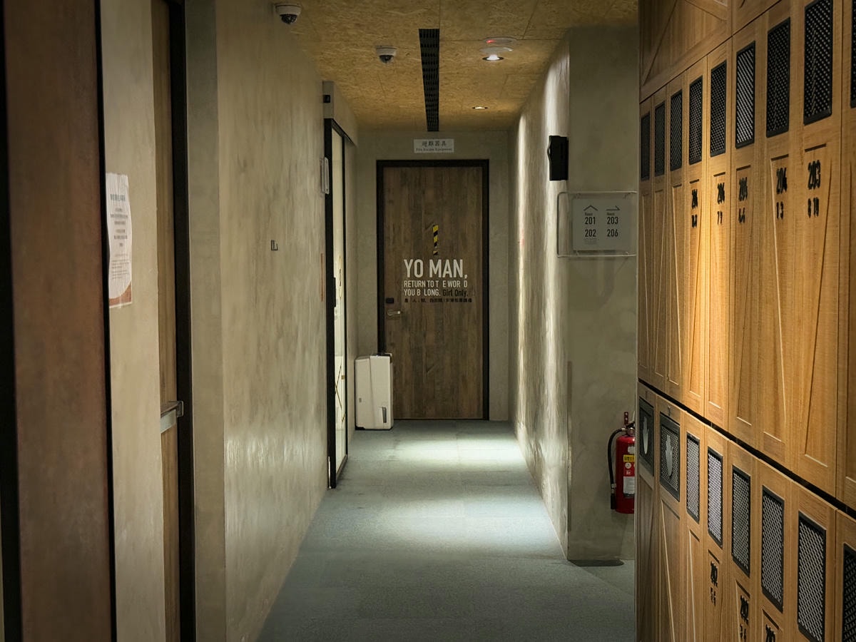 【台南行旅 OINN】台南武聖夜市附近住宿推薦，背包客最愛質感獨立床位，絕美套房及樓中樓，巷弄最開創性的設計旅店！