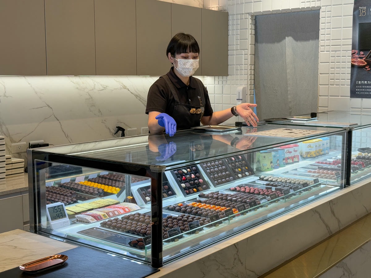 【Feeling18 巧克力工房】南投埔里人氣名產美食推薦，特色必吃義式手工冰淇淋、藏心巧克力、曲奇餅乾，在地最強伴手禮！