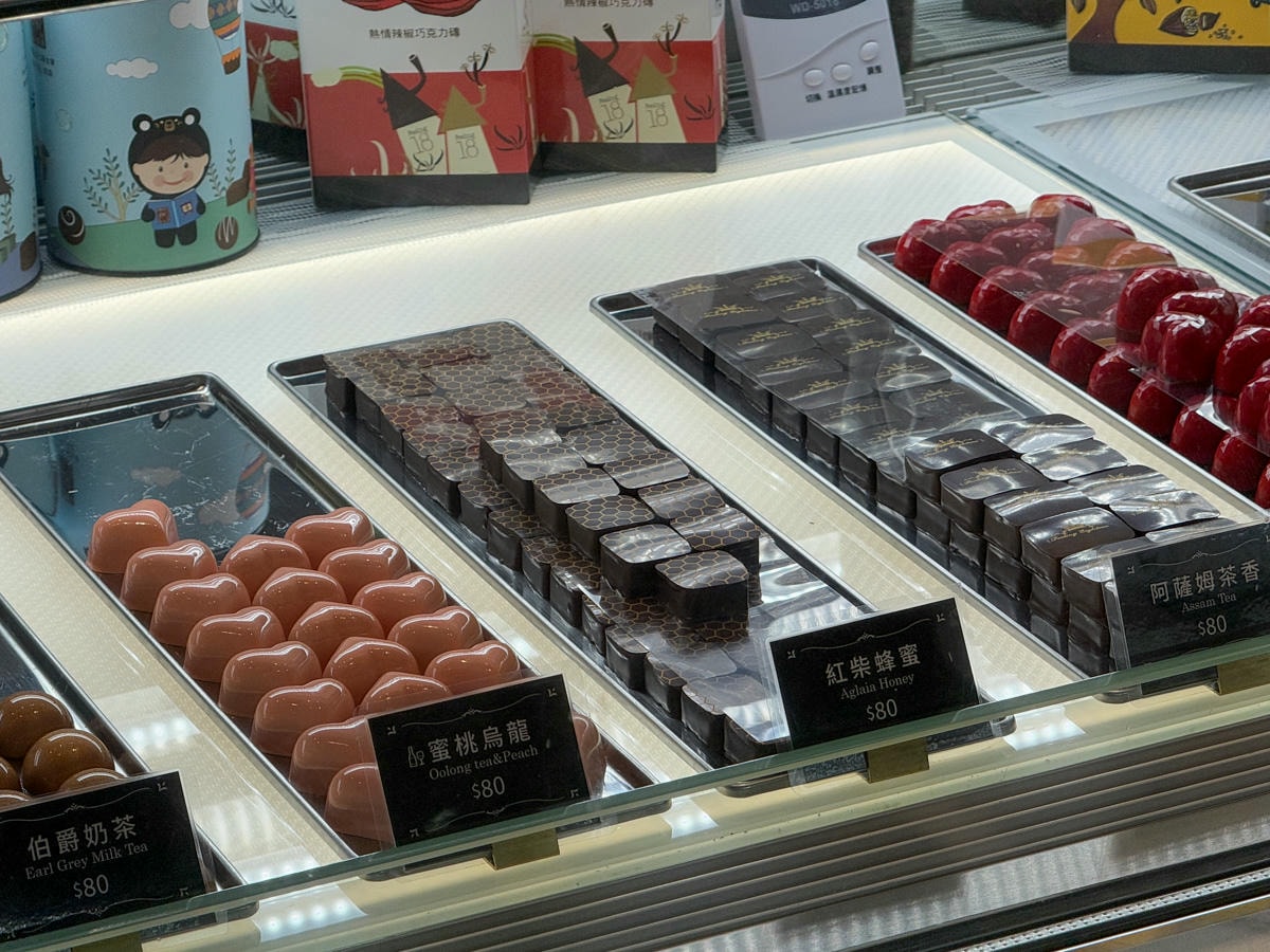 【Feeling18 巧克力工房】南投埔里人氣名產美食推薦，特色必吃義式手工冰淇淋、藏心巧克力、曲奇餅乾，在地最強伴手禮！