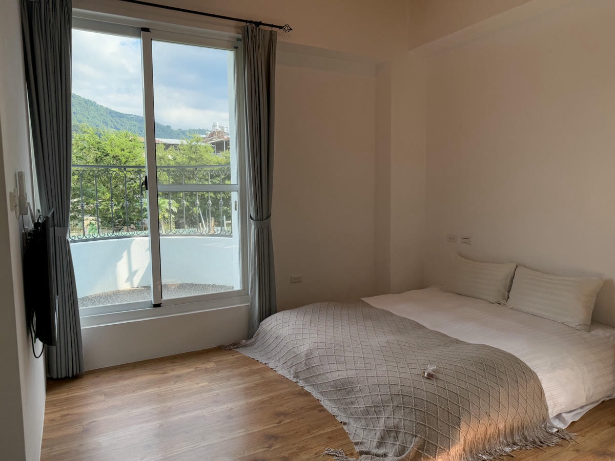 【希爾拉Villa】南投埔里包棟住宿推薦，7間絕美房型，寬敞客廳與齊全廚房設備，附18度C生吐司自行DIY早餐！