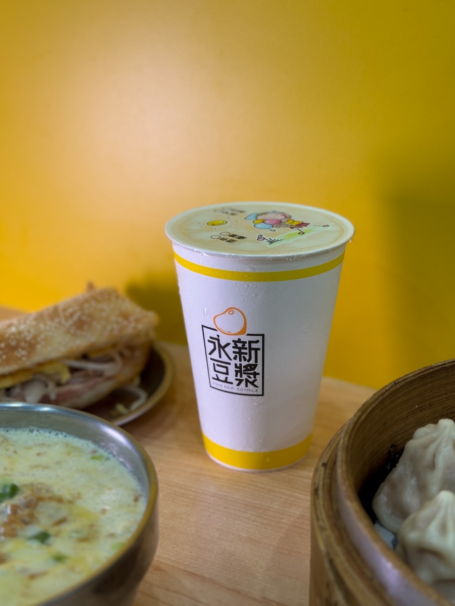 【永新豆漿 竹林總店】永和人氣必吃早餐推薦，特色必點燒餅、鹹豆漿加蛋、小籠湯包秒殺賣完！