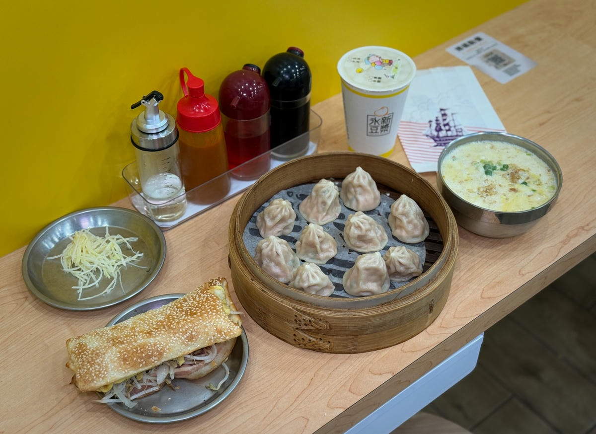 【永新豆漿 竹林總店】永和人氣必吃早餐推薦，特色必點燒餅、鹹豆漿加蛋、小籠湯包秒殺賣完！