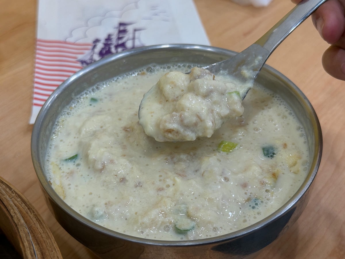 【永新豆漿 竹林總店】永和人氣必吃早餐推薦，特色必點燒餅、鹹豆漿加蛋、小籠湯包秒殺賣完！