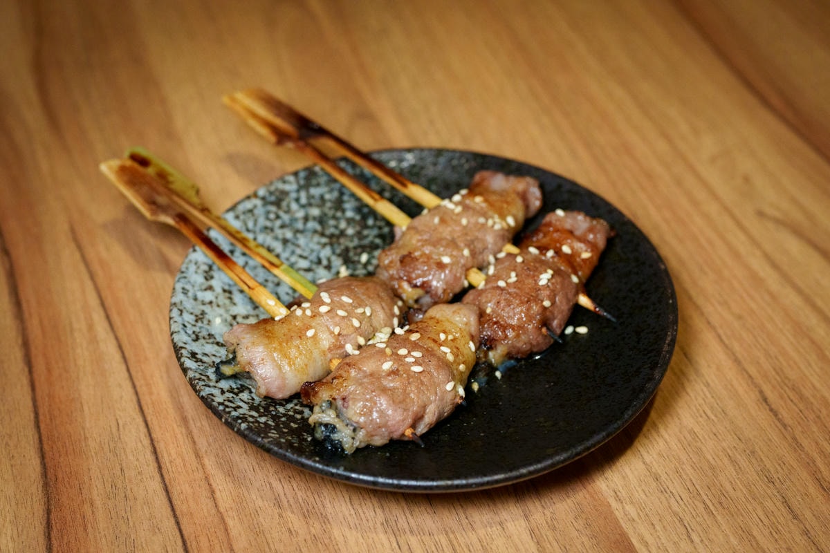 【炭舊食代】板橋平價居酒屋推薦，串燒45元起，大啖職人手作特色料理，必喝台灣道地梅酒與精釀啤酒！