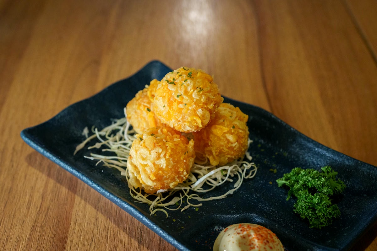 【炭舊食代】板橋平價居酒屋推薦，串燒45元起，大啖職人手作特色料理，必喝台灣道地梅酒與精釀啤酒！